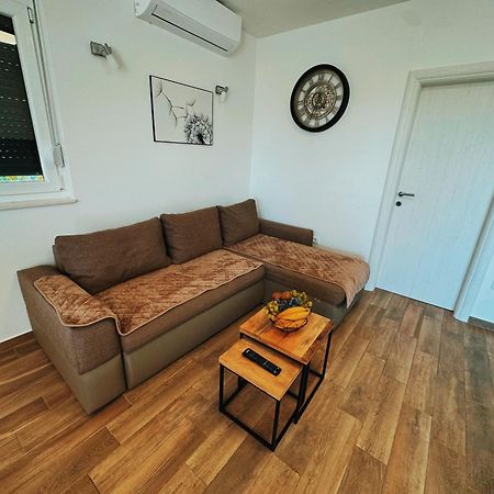 Milano Apartment Рогозница Екстериор снимка